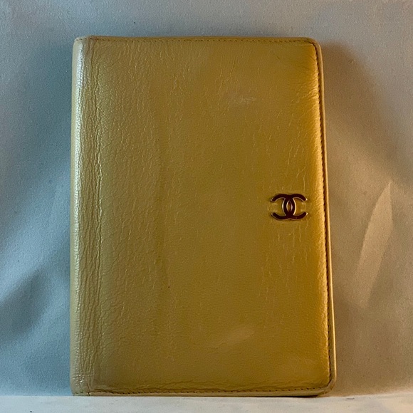 CHANEL Handbags - CHANEL Vintage Bifold Wallet